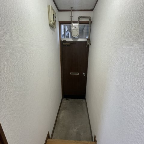 №１福盛ハイツA棟の玄関