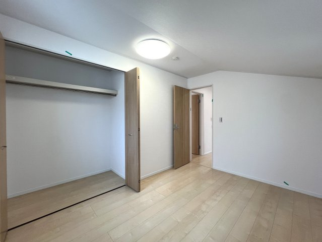 本来、横浜ってこういう街なんです。どういうこと？行けばわかります！な、【南区平楽中古戸建】リフォームの洋室|洋室です