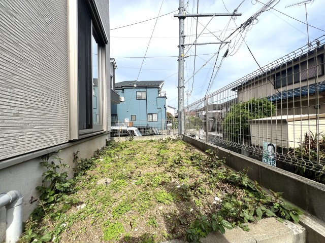本来、横浜ってこういう街なんです。どういうこと？行けばわかります！な、【南区平楽中古戸建】リフォームの庭|お庭で自由な時間を過ごせます