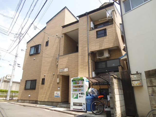 アルファビアのエントランス|隅田川がすぐ近くにあります☆