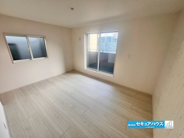 【完成】名古屋市南区砂口町　全7棟の洋室|【洋室】
◆家族一人ひとりの大切なプライベート空間。趣味に合わせて使って頂けるようシンプルに仕上げてあります。暮らし心地を大きく左右する収納を、適材適所に配置し使い勝手を考慮しました。　