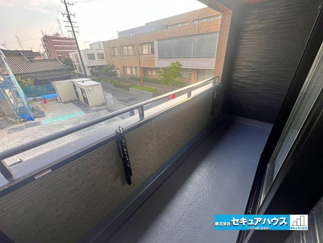 【完成】名古屋市南区砂口町　全7棟の展望|【バルコニー】
◆見晴らしもよく、太陽の温かな温もりをめいっぱい受け止めてくれます。
太陽の光と爽やかな風を受けたお洗濯物はあっという間に乾き、取りこむ時には太陽の匂いを感じられそうですね。　