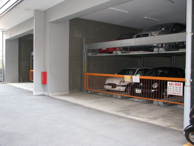 ロイヤル神屋の駐車場
