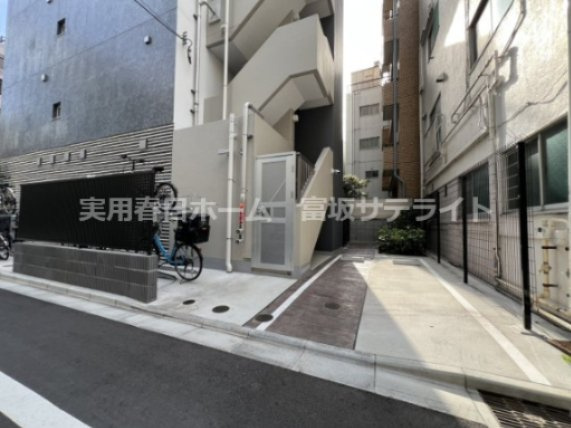 【駐車場】