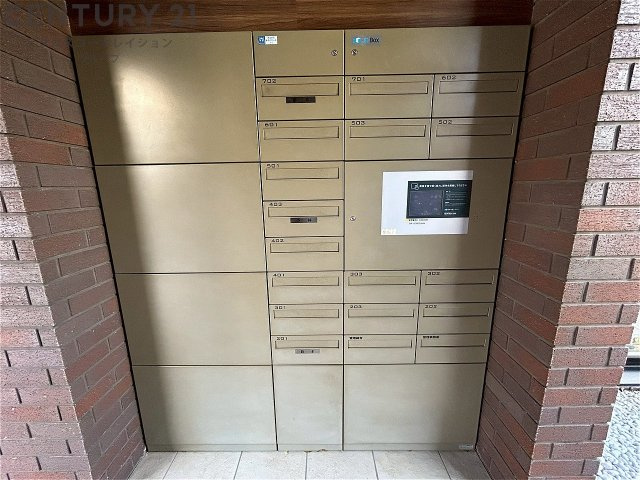 宅配ボックスは荷物の受け取りや配達が便利で安全です。不在時でも荷物が確保され、盗難や損傷のリスクが減少。受け取り時間の柔軟性が向上。外出先からでも荷物の受け取りや預けが可能となります。