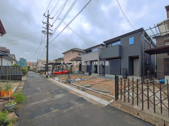 リーブルガーデン東大久手町の前面道路含む現地写真