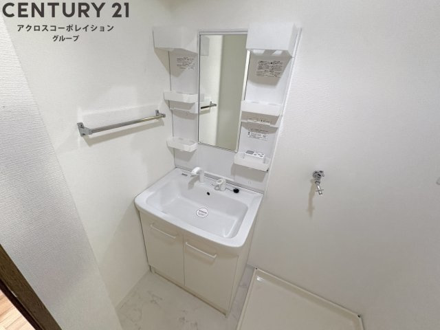 鏡の大きな独立洗面台です！