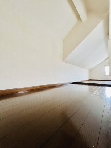 前橋市上新田町の内装|季節物の収納スペースとしても使えるロフト