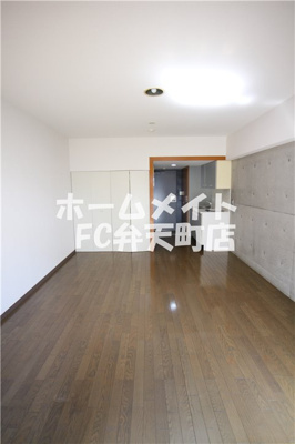 【居間・リビング】 | ガーデン弁天町 | 居間です
