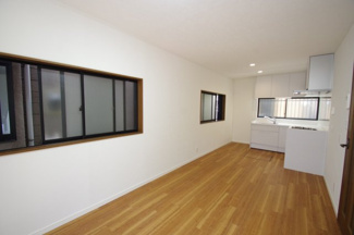 【居間・リビング】 | 【仲介手数料無料！！】多摩市和田　リフォーム済み中古戸建て　2699万円
