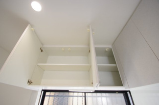 【キッチン】 | 【仲介手数料無料！！】多摩市和田　リフォーム済み中古戸建て　2699万円 | 耐震ラッチ付き吊戸棚