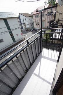 【バルコニー】 | 【仲介手数料無料！！】多摩市和田　リフォーム済み中古戸建て　2699万円 | 物干し付き