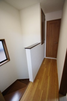 【その他】 | 【仲介手数料無料！！】多摩市和田　リフォーム済み中古戸建て　2699万円 | 2階廊下