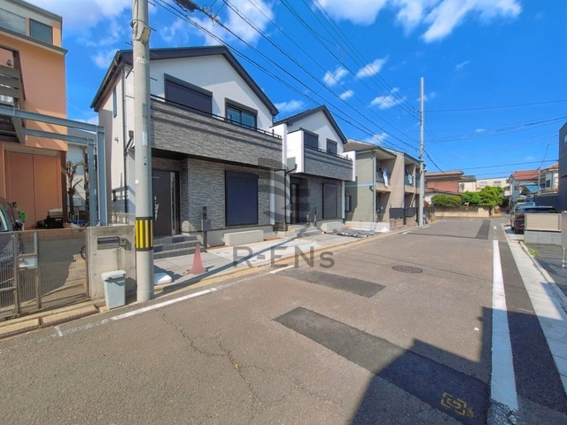 【前面道路含む現地写真】 | 練馬区南大泉１丁目　新築戸建て　A号棟 | 見通しもよく、落ち着いた住宅街でゆったり過ごせる住環境です