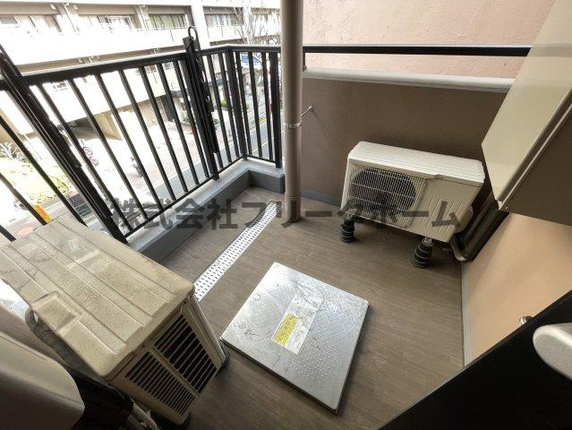 三鷹市上連雀２丁目の賃貸マンションのバルコニー
