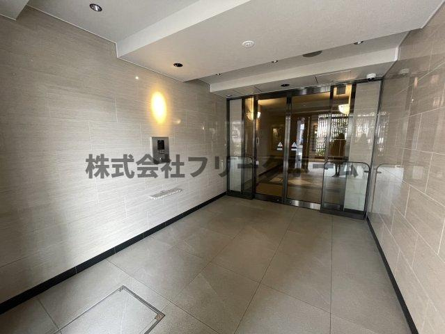 三鷹市上連雀２丁目の賃貸マンションのエントランス