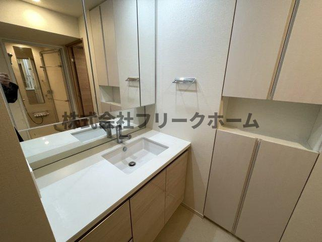 三鷹市上連雀２丁目の賃貸マンションの洗面所