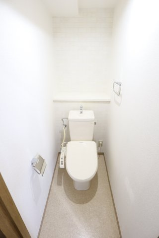 大阪市城東区中央１丁目の賃貸マンションのトイレ