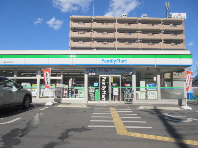カーサ　シエロブルーのその他|ファミリーマート北越谷四丁目店