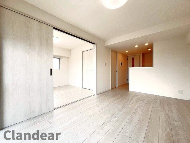 ルックハイツ金町の居間・リビング|ドキドキの新生活も、安心してスタート。ぴったりの住まいを見つけませんか？クランディアが一緒に住まい選びをサポートします‼　まずは、お気軽にお問合せください　＃クランディア