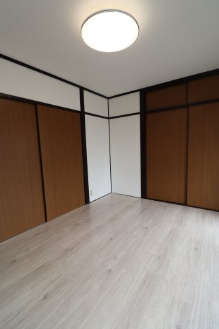 野中ハイツの洋室