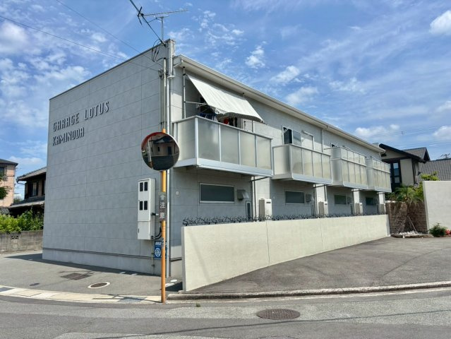 ガレージロタス上野田の外観