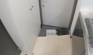 レーヴ・ＷＡＲＡＢＩの玄関