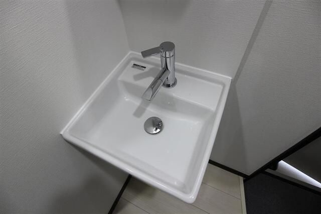 レーヴ・ＷＡＲＡＢＩの独立洗面台