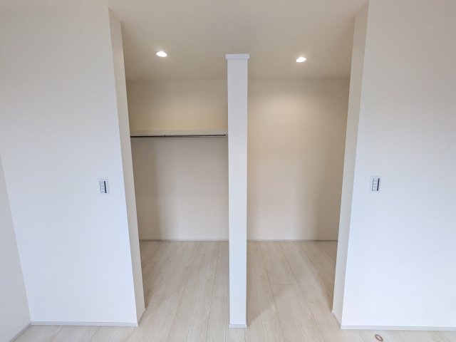 第1　常総市相野谷町　新築戸建て　2号棟の収納|衣類や季節ものバッグ、帽子などの小物もまとめて収納できる広々としたウォークインクローゼット♪