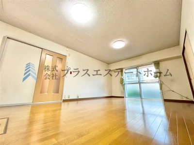 【居間・リビング】 | ルモン舞子 | 専用庭とつながるリビング♪外ごはんも気軽に楽しめます♪