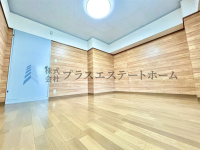 【洋室】 | ルモン舞子 | 約7.5帖の洋室♪木目調のフローリング材でナチュラルな見た目のため暖かく落ち着いた雰囲気のお部屋です