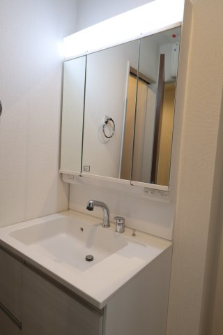 《仲介手数料無料》ふじみ野市苗間353-7新築一戸建てグラファーレの独立洗面台