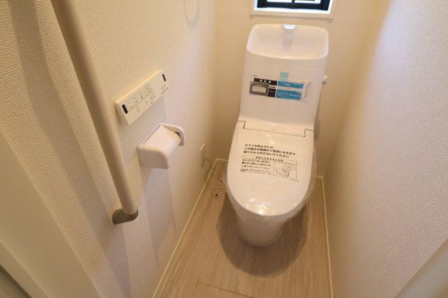 《仲介手数料無料》ふじみ野市苗間353-7新築一戸建てグラファーレのトイレ|1階