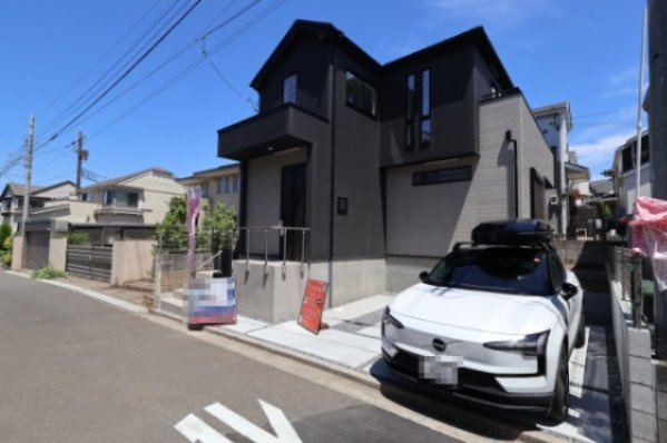 《仲介手数料無料》ふじみ野市苗間353-7新築一戸建てグラファーレの外観|車種によりますが並列で車を2台駐車できます。