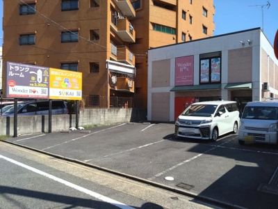 【駐車場】 | 南区曽池町2丁目　売店舗　事務所 | ☆名鉄名古屋本線「桜」駅　徒歩10分
☆名鉄名古屋本線「本笠寺」駅　徒歩13分
☆名古屋市営地下鉄 桜通線「桜本町」駅 徒歩14分