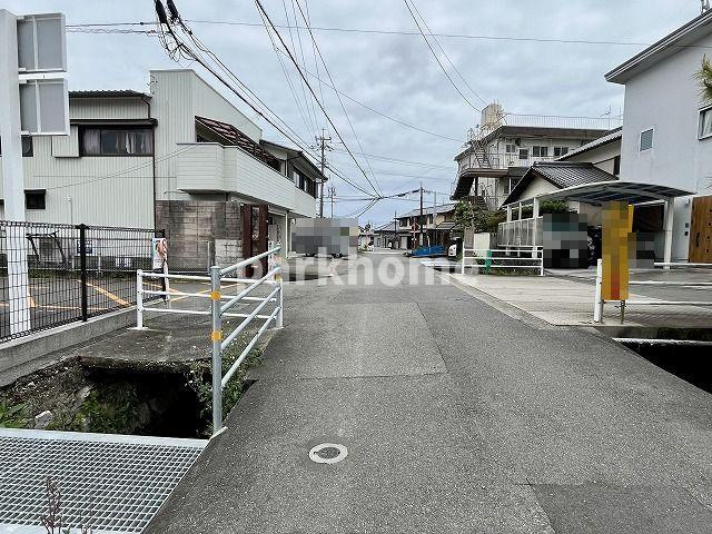 土佐市高岡町乙　新築住宅の前面道路含む現地写真|土地現況：４月中旬