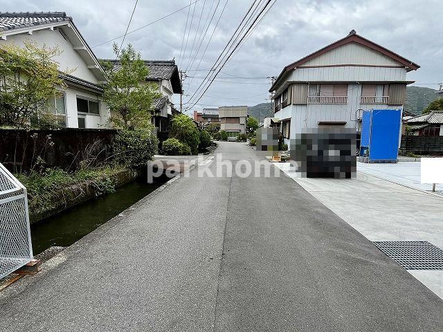 土佐市高岡町乙　新築住宅の前面道路含む現地写真|土地現況：４月中旬