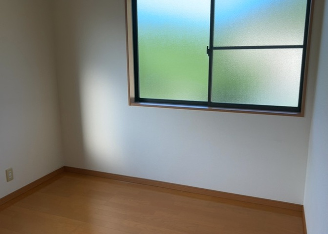 【収納】 | デザイン性を重視しすぎて収納が少なかった！なんてことにならないため、事前に現地で収納の数を確認しておくことをお勧めします。クローゼット以外にも床下収納や屋根裏収納、パントリーなどもチェックしましょう。