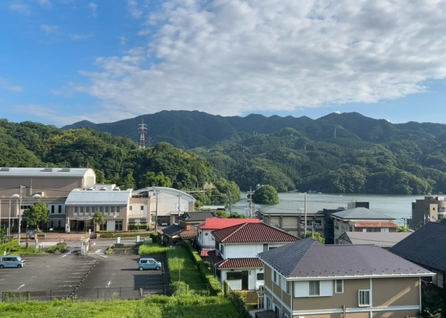 【展望】 | 眺望を気にして物件を探す場合、前面に建物が建っていないか現地で確認しましょう！前面に建物があると景色はもちろん、日当たりや風通しにも影響が出てきます。住んだ時のことを想像しながら現地見学をしましょう。