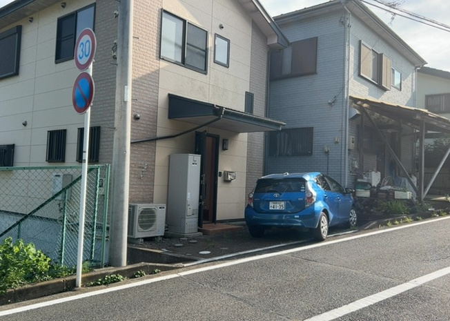 【駐車場】 | 駐車場と明記されていても、最小スペースでつくられた駐車場だと大型車は駐車できなかったり、出入りしにくくなったりする可能性があります。お車のサイズと購入したい物件の駐車場のサイズを現地で確認しましょう。