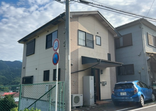 【構造・工法・仕様】 | 木造住宅とは土台、壁、柱など建築物の強度を支える構造体の材に木が使用されている構造を指します。構造体は建物の自重を支えるだけではなく風圧や水圧、積裁荷重などあらゆる衝撃に耐えるための基礎です。