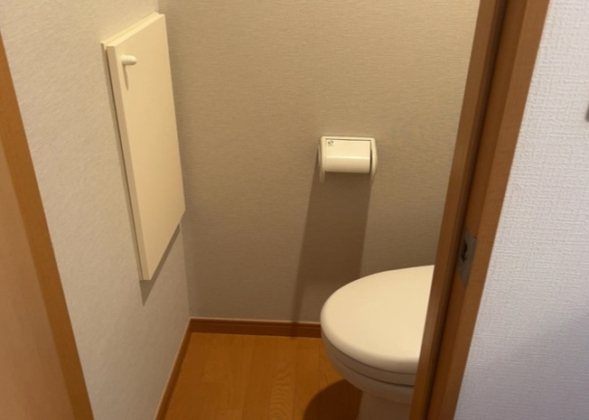 【トイレ】 | トイレは大きさや形、機能、抗菌性などが異なる多種多彩なタイプが各メーカーから出ています。それぞれに良さがあるため、事前にどういったタイプのトイレがいいのかをご家庭内で決めて、内見に行くといいでしょう。
