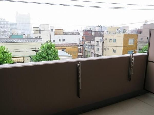 フォースター南千住のバルコニー