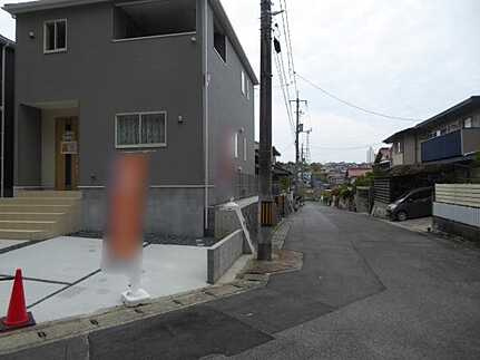 安佐北区亀崎２丁目の前面道路含む現地写真