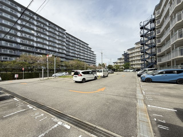 明石土山駅前スカイハイツB棟の駐車場