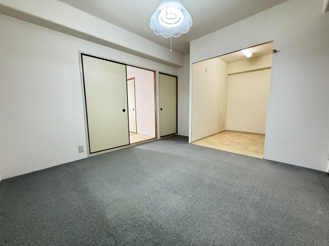 明石土山駅前スカイハイツB棟の居間・リビング