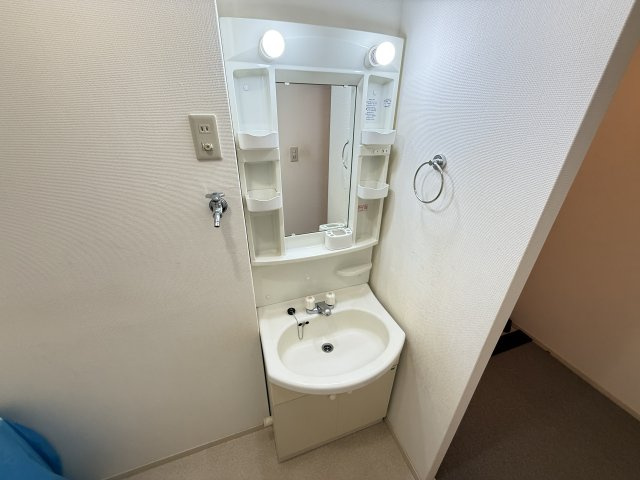 明石土山駅前スカイハイツB棟の独立洗面台
