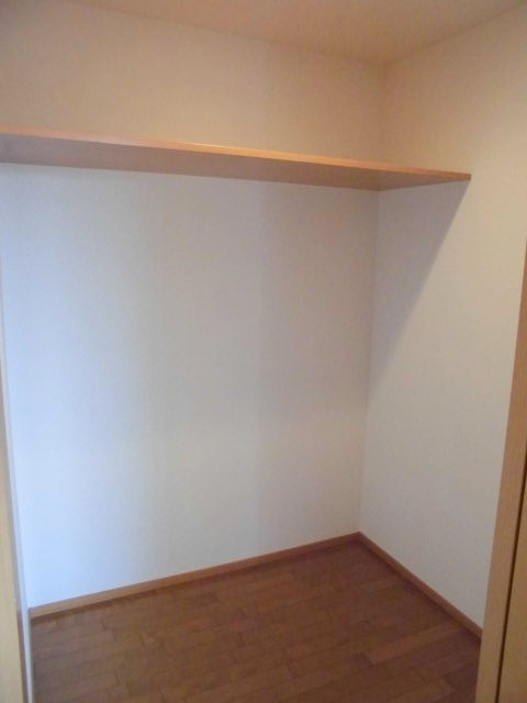 ジュネス鴨居の収納|収納力もあるウォークインクロゼット２帖