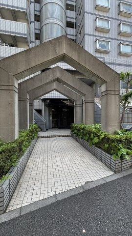 ロイヤル大和のエントランス