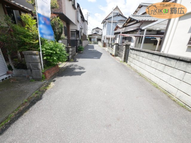 姫路市宮上町2丁目　中古戸建の前面道路含む現地写真